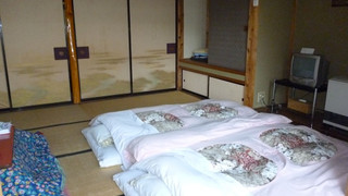 ツインルーム（布団の数は人数によって異なります）