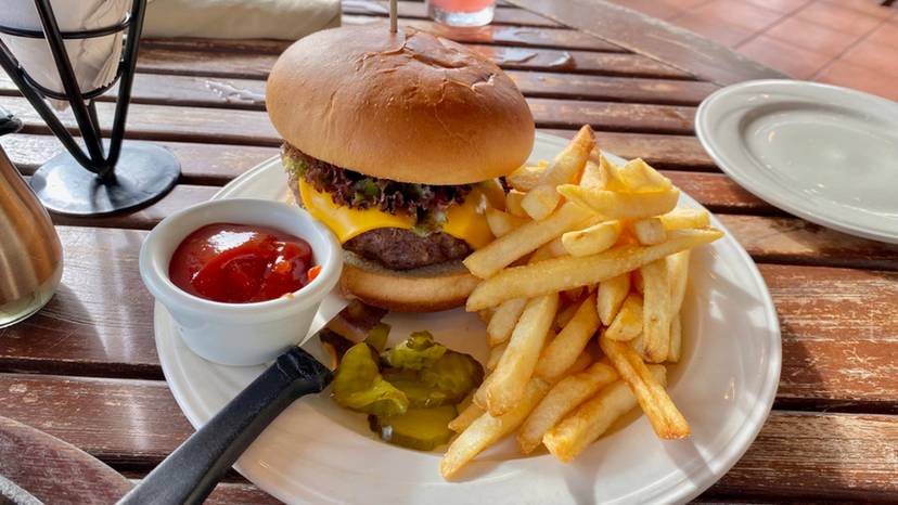 一般利用もOK！
米軍基地内でランチ / 2