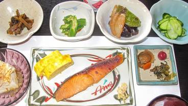 旅館のお食事処 / 8