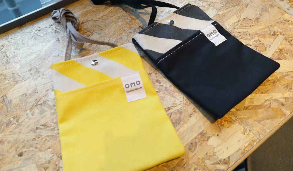 旅がテーマのブランド「hanelca」とコラボしたオリジナルバッグ「OMOポーチ」。街歩きに出る時に、早速使いたくなるアイテムです。