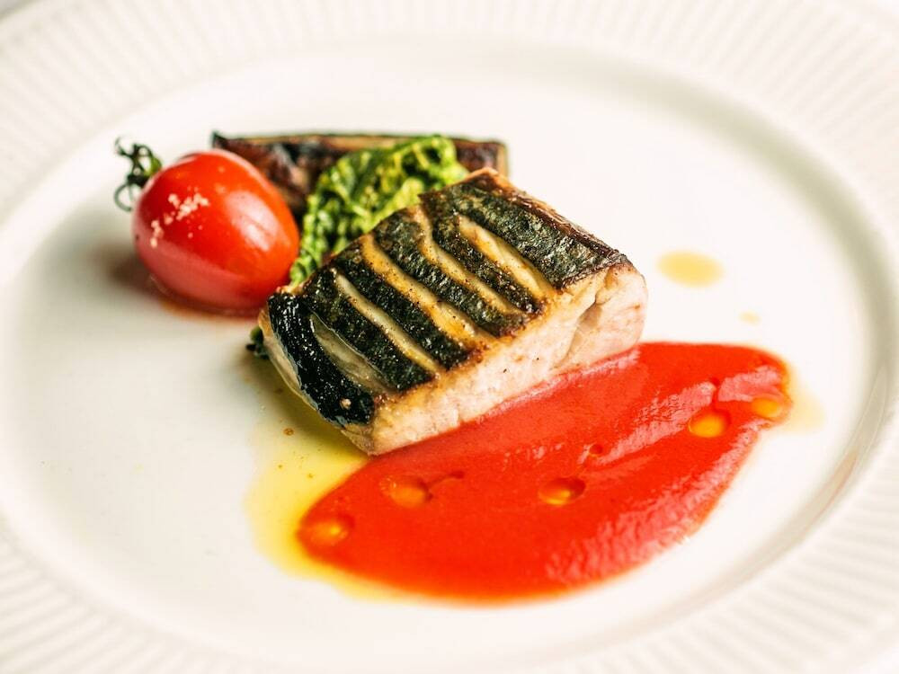 メインメニュー 魚料理一例 サワラのポワレ 