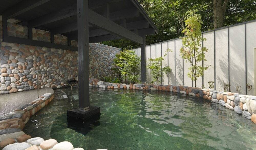 温泉大浴場の露天風呂 / 1