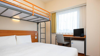 スタンダード ルーム クイーンベッド 1台 + ロフトベッド1台 禁煙