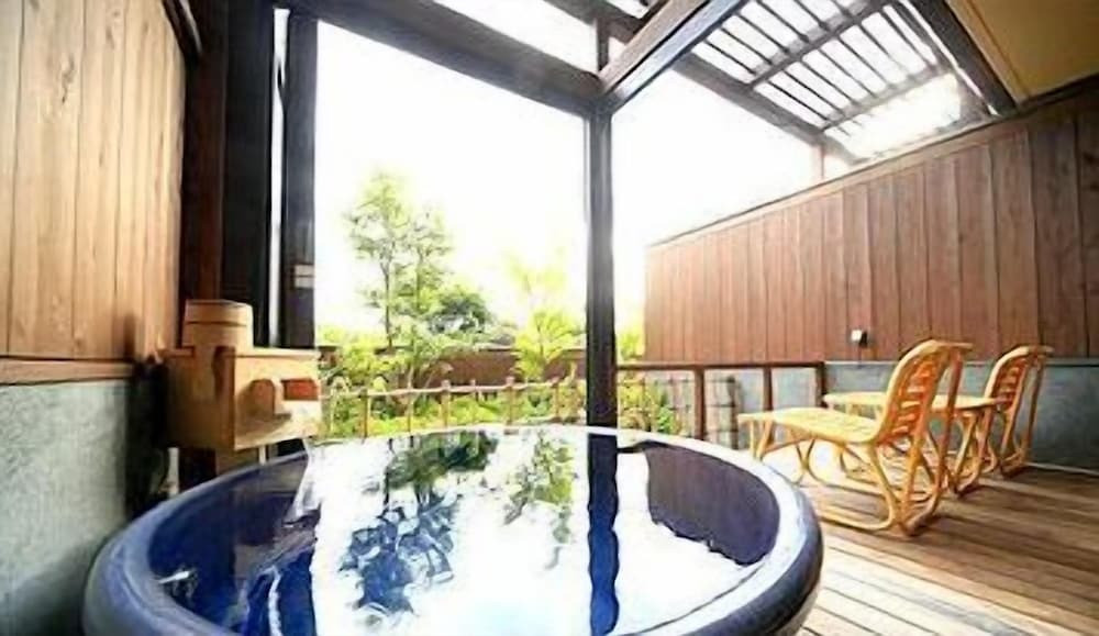 2. 若草山の息吹に包まれる「奈良 万葉若草の宿 三笠」3564679