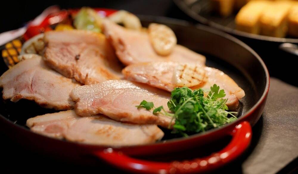 朝食ビュッフェのロースハム / 2