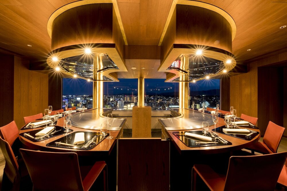 煌びやかな天神の夜景を眺めるレストランで誕生日ディナー3952770