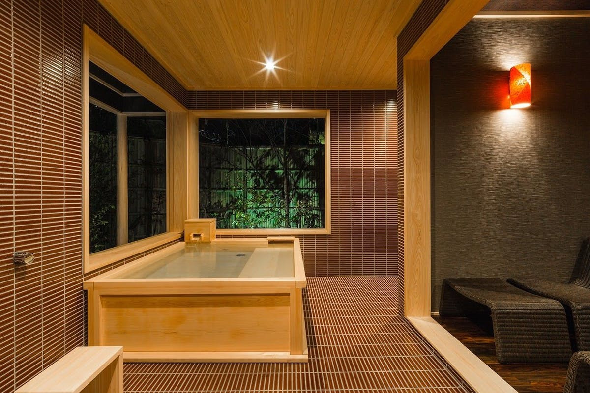 木のぬくもりに心和む旅情緒感じる宿3449937