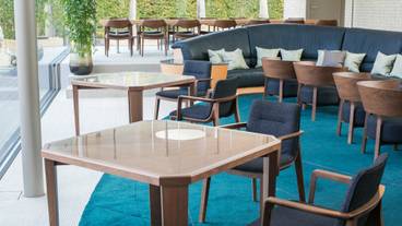 グランヴィラ棟ラウンジ テーブル / 3