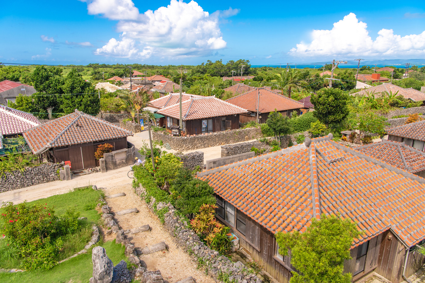 沖縄　竹富島の集落　なごみの塔から