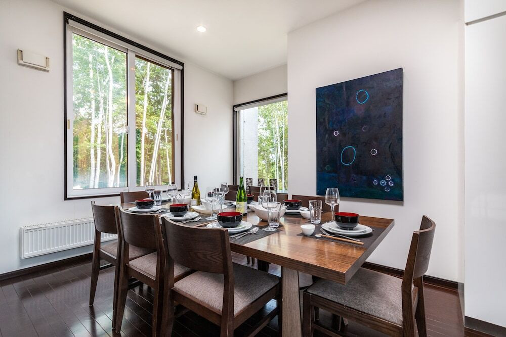 客室内のダイニングエリア