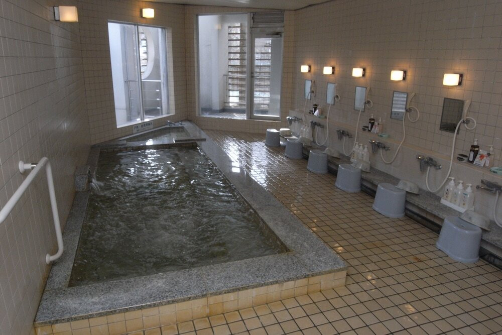 ファミリー　積み木で遊ぶ女の子