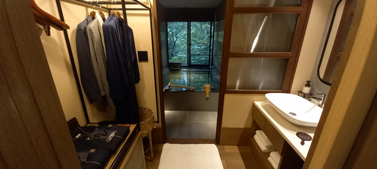 ダイソンドライヤー