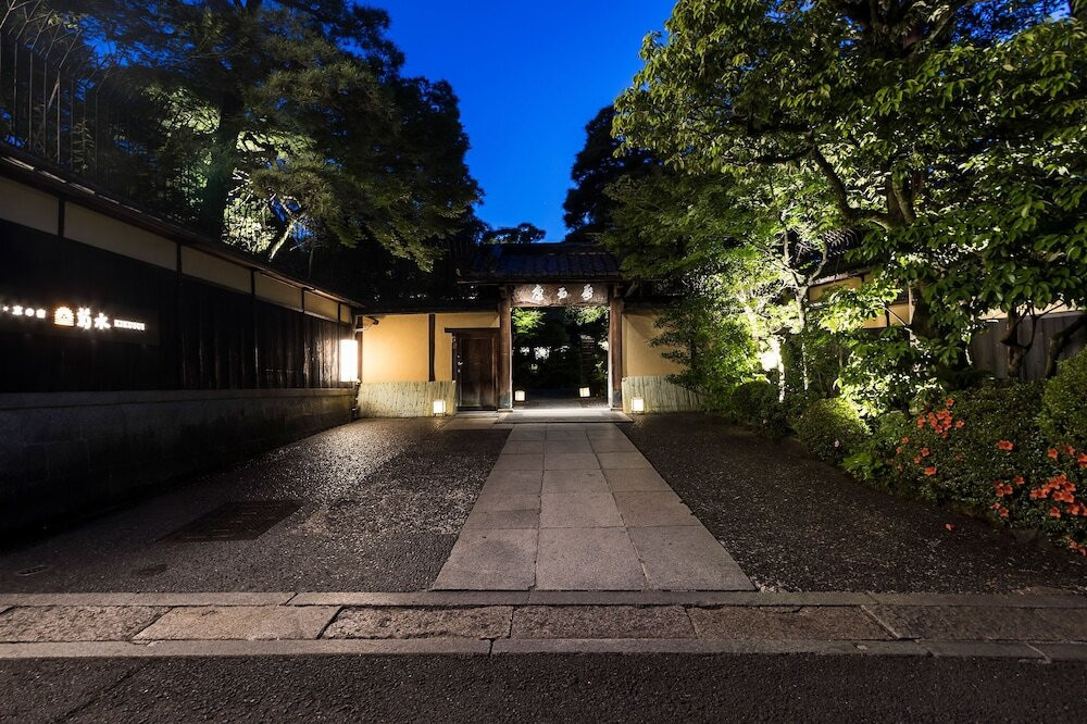 4.京都の元祖料理旅館「南禅寺参道 菊水」3918031