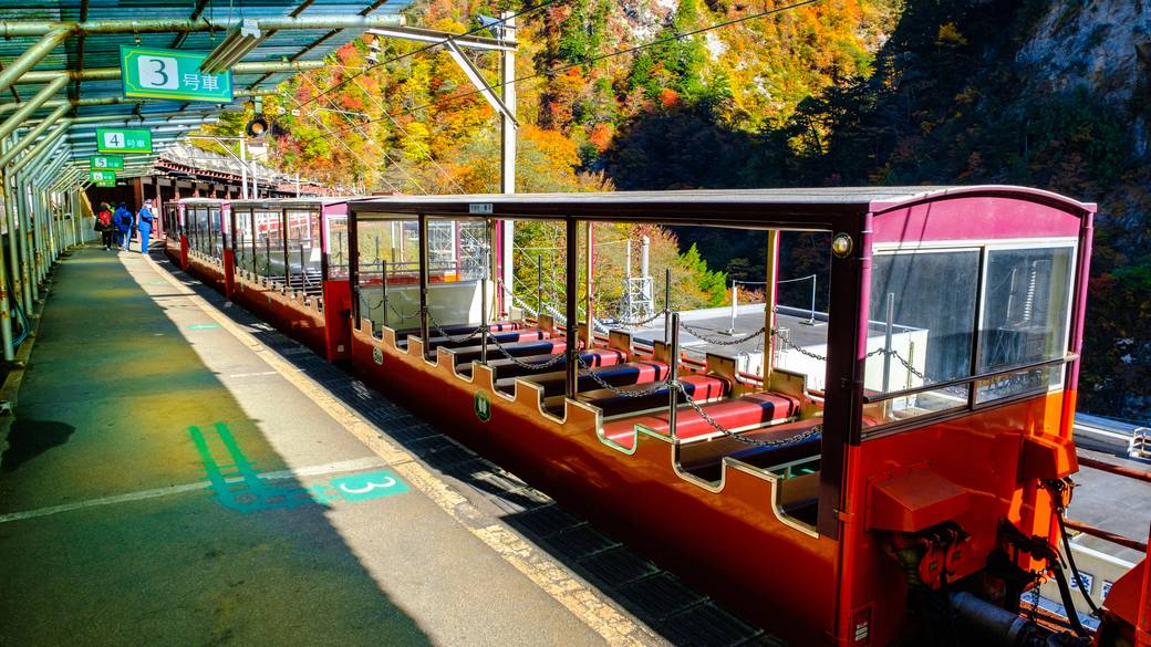 黒部峡谷トロッコ電車② / 2