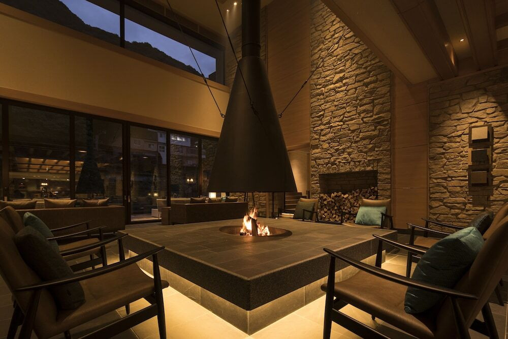 暖炉ラウンジ③