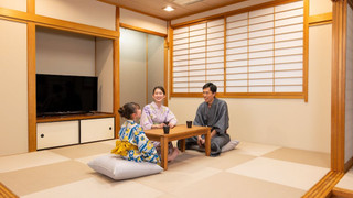 [禁煙] スーペリア和洋室ツイン キッズルーム 内風呂あり (プールサイド)