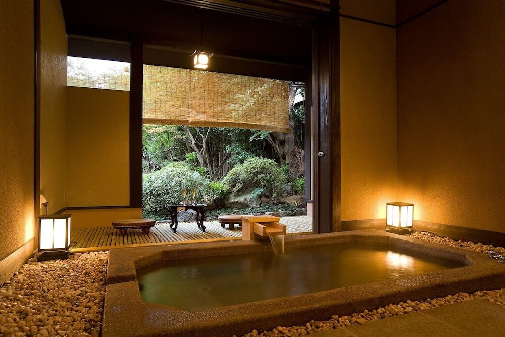 屋内スパ浴槽