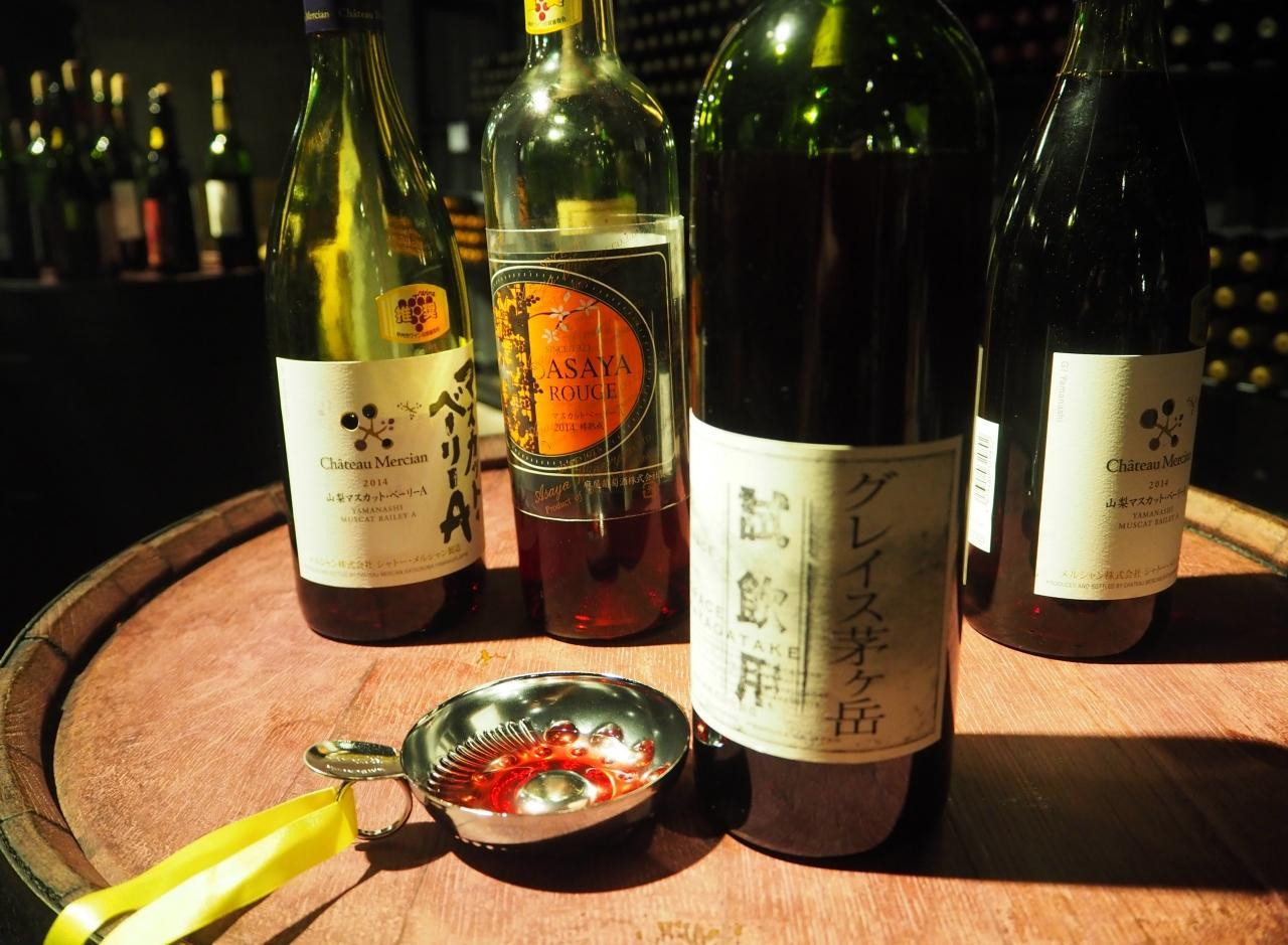 約200銘柄、約2万本が貯蔵される自慢のワインカーヴ4376405