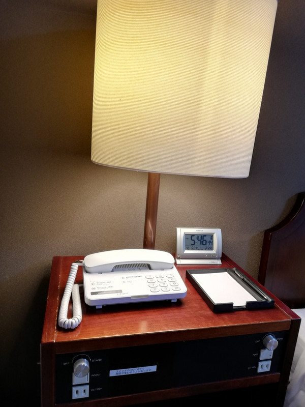 ここにコンセントが無いので不便だった