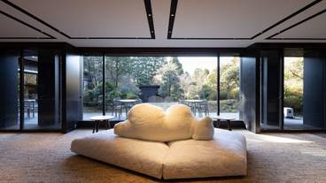 シロクマの形をしたソファ / 3