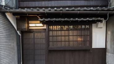 施設の入り口 / 13