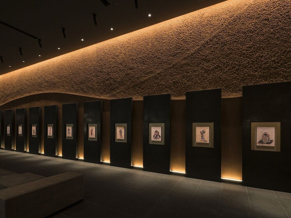 ロビー／「夷酋列像」の複製作品