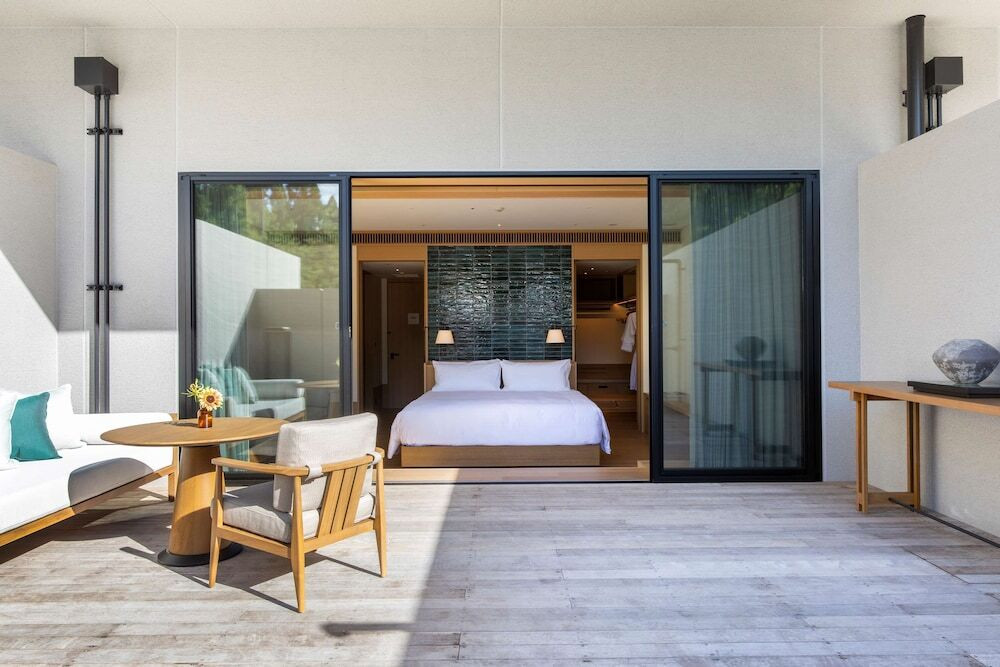 プールサイドデラックス　テラス①