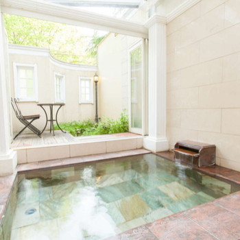 貴族が暮らす邸宅のよう。上品でレトロ可愛い客室3475309