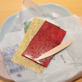 「菓子舗　栄太楼 トピコ店」 料理 25244013 和風な設えの山ぶどうゼリー。杏・みかんジャムとのミックス