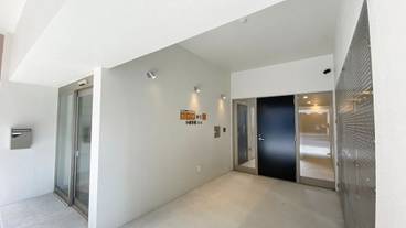 施設の入り口 / 3