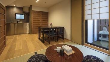 客室内のダイニングエリア / 23