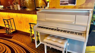 ロビーラウンジ / 3