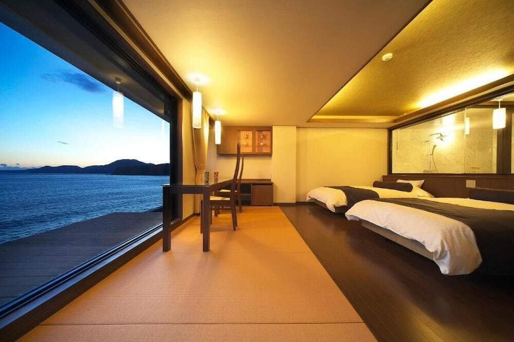 壁一面が海景色。波の音をBGMに心地よい眠りへ4759330