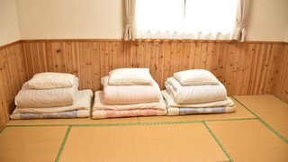 2号店のレギュラータイプ (ダブルベッド2台 <3名以降はお布団配置>)