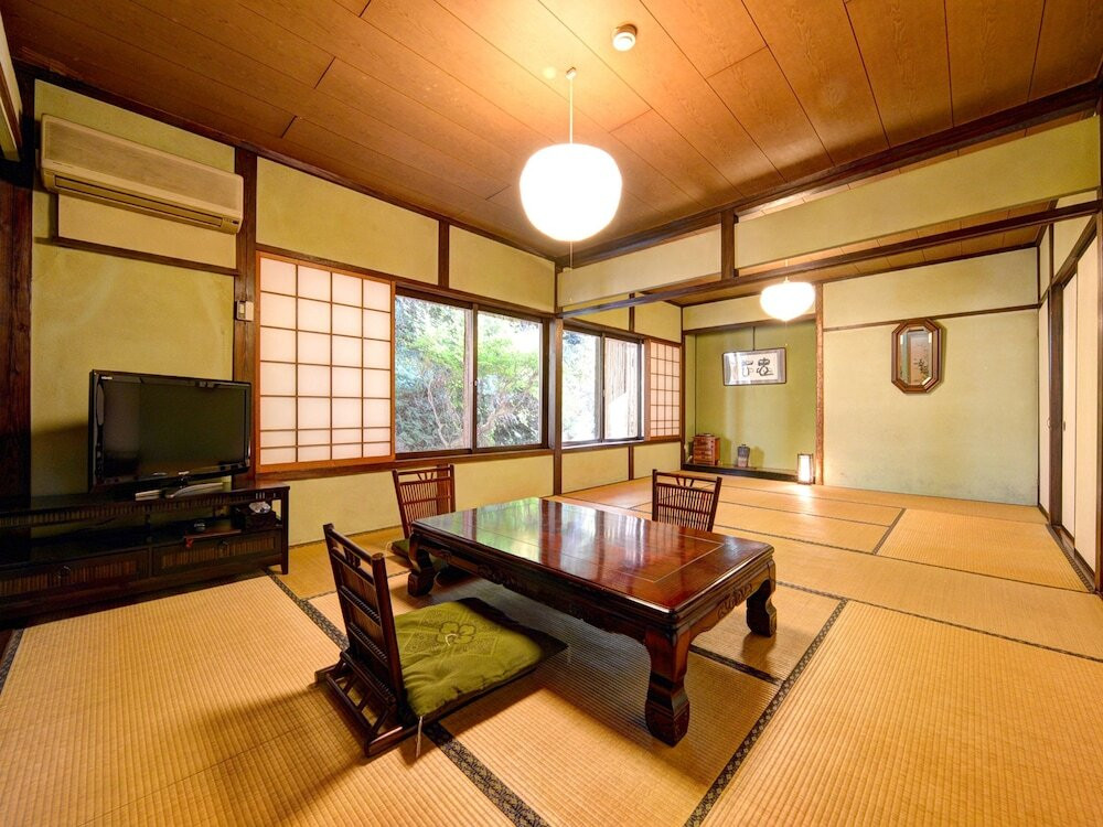 客室内のダイニングエリア