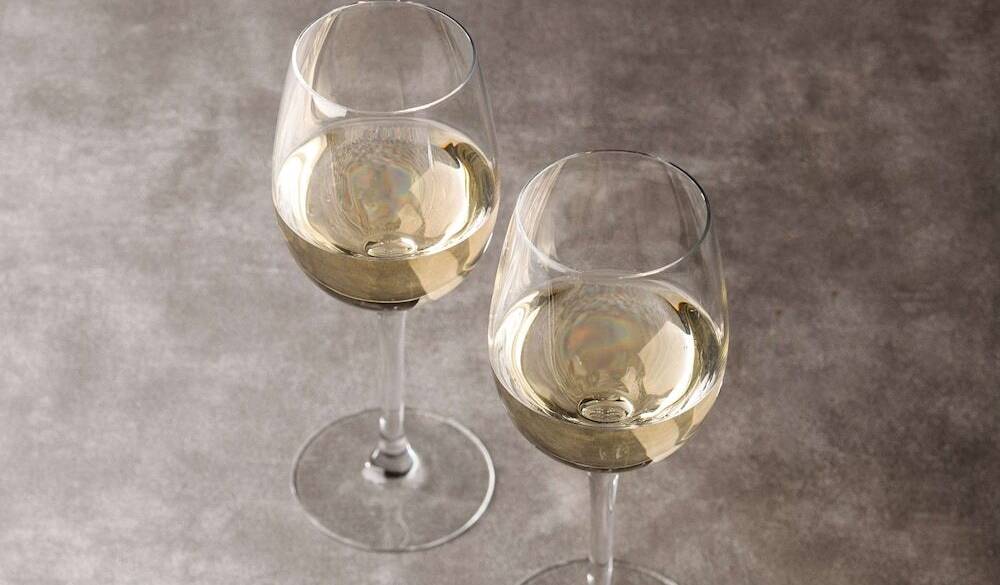 ラウンジのワイン② / 3