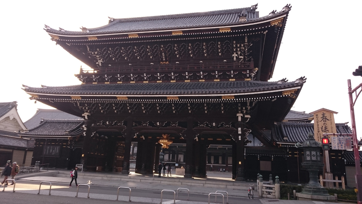 「東本願寺」　京都駅から徒歩7分1074402