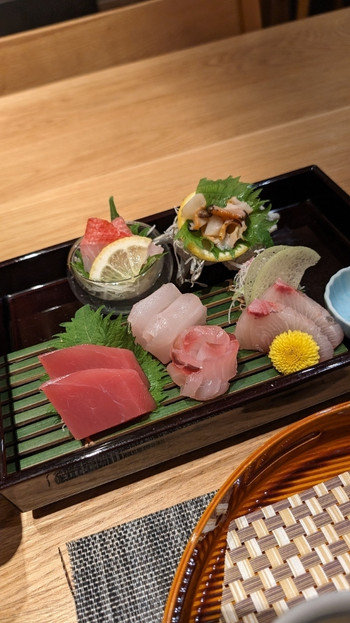 「熱川温泉 粋光」 料理 239254186 御造り　サザエ　金目鯛等の地魚盛り合わせ