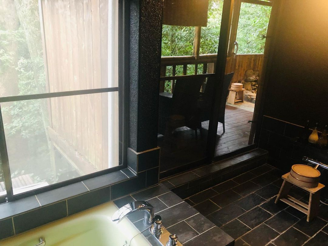 客室「すみれ」の内湯 / 2