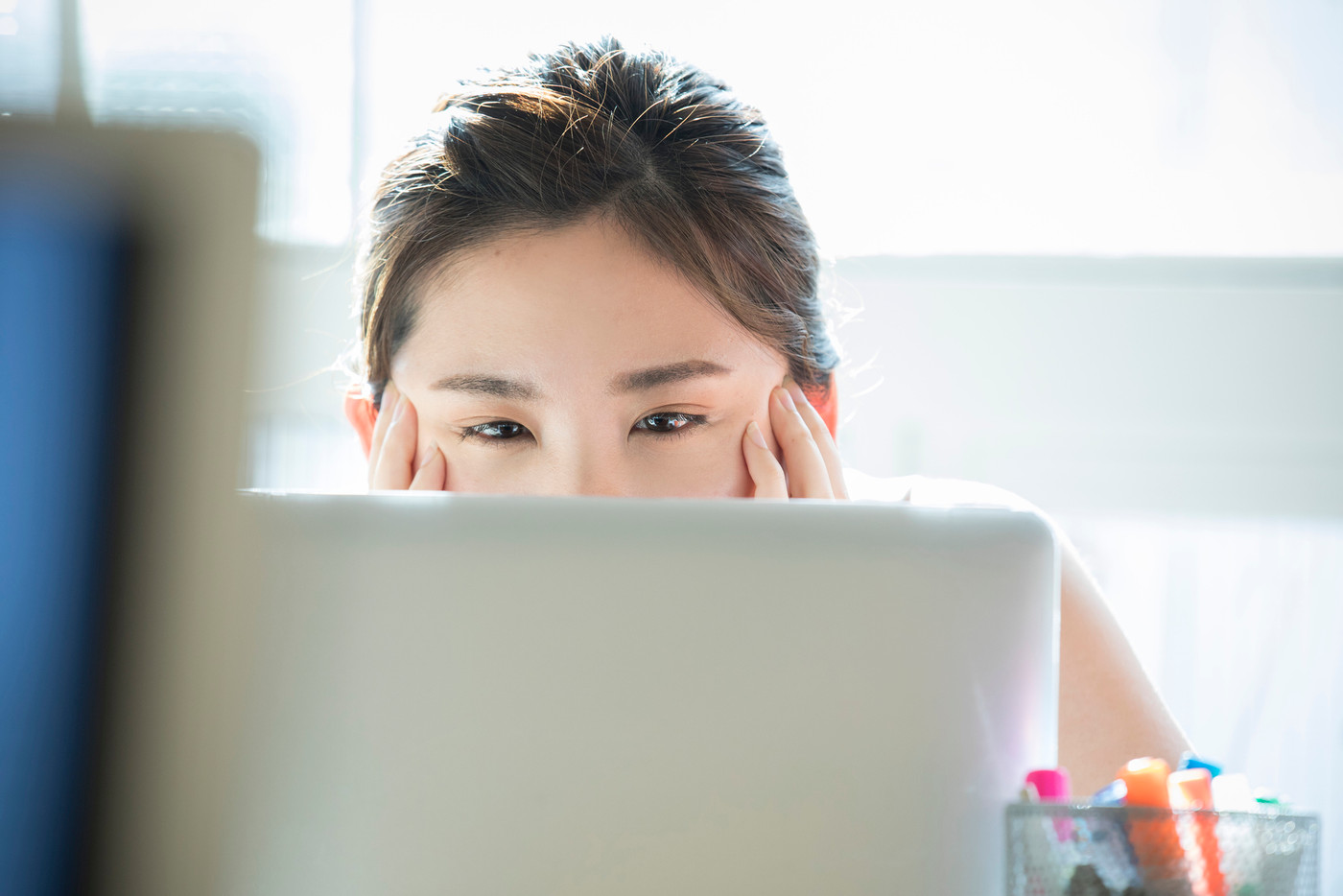 ビジネスウーマン　疲れ