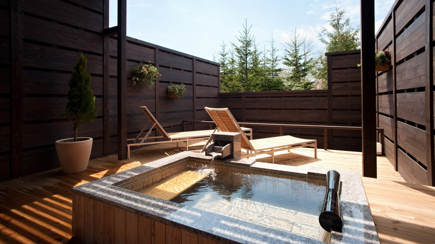 温泉露天風呂付和洋室／露天風呂