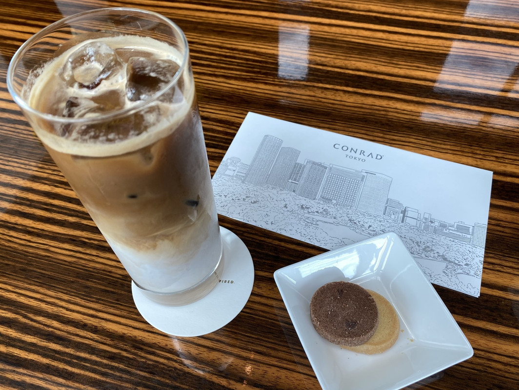 バー　昼間でお茶　人気はアフタヌーンティーみたい