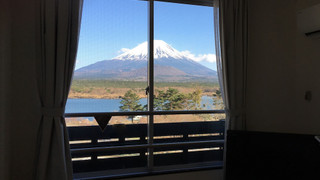 富士山と精進湖を一望! 和室(A)16平米/ユニットバス付 禁煙