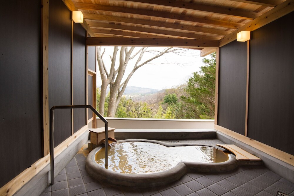 「元湯龍泉閣」 内観 89621837 客室例（金泉露天風呂付ファミリースイート）