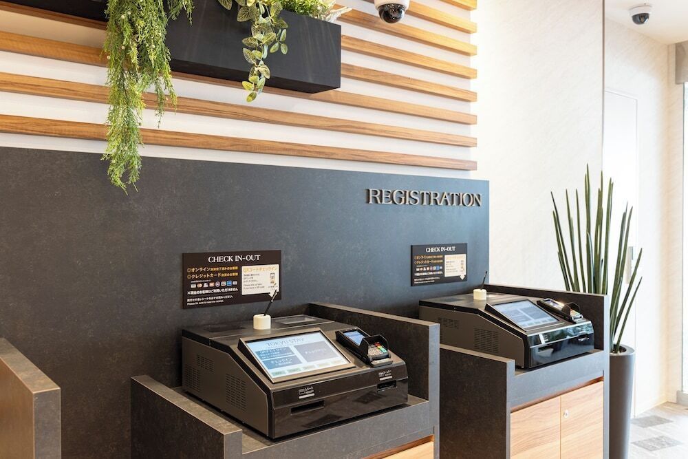 チェックイン / チェックアウト キオスク