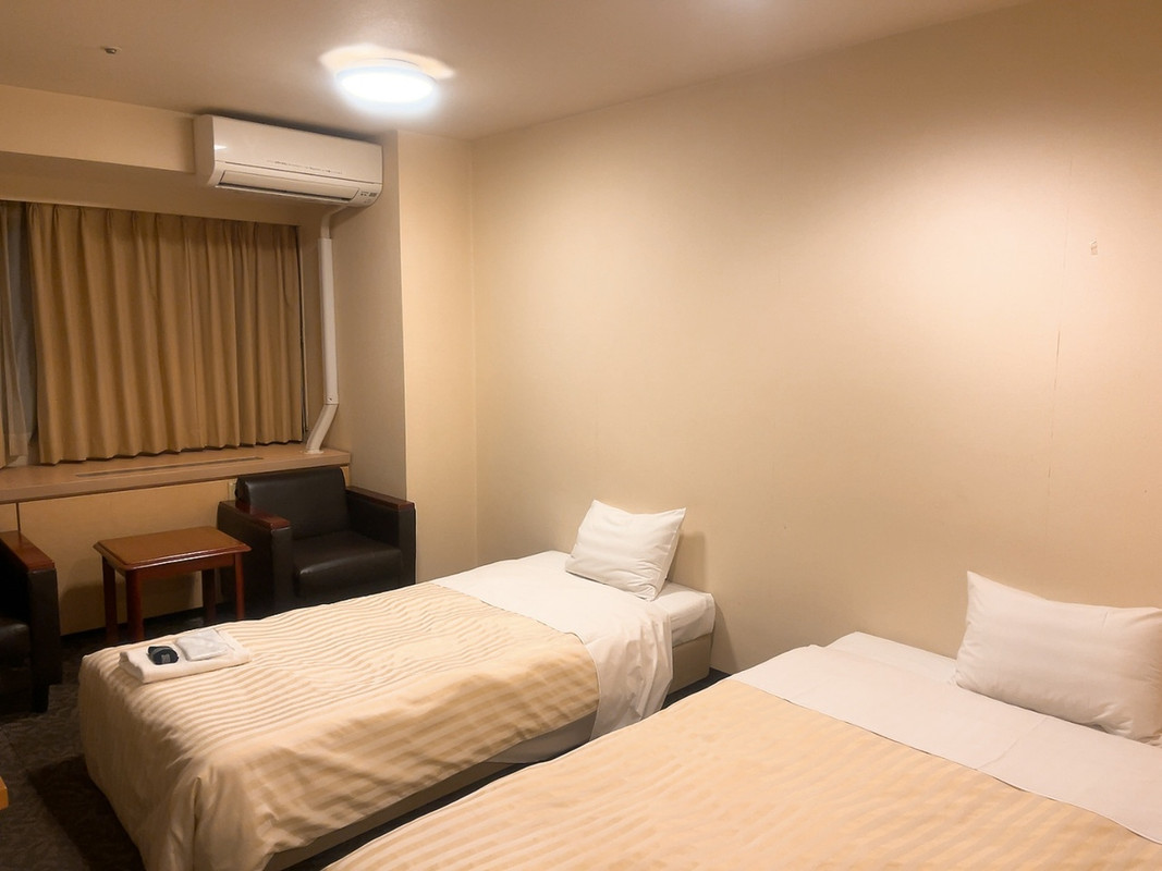 ツインルーム。 線路側の部屋はかなりうるさい