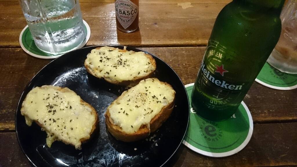 ローカル感漂うお店で
心満ちるディナーを / 4