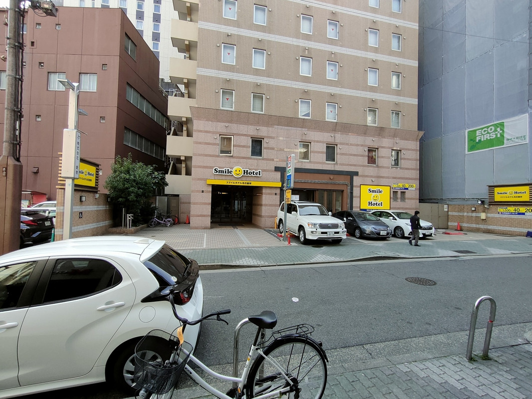 北側より。敷地内（提携）駐車場