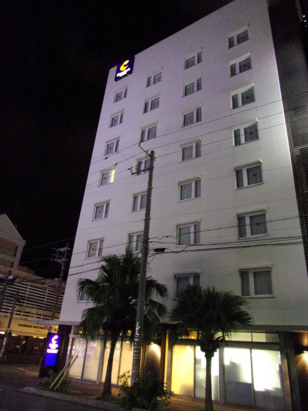 那覇の中心部に位置します。