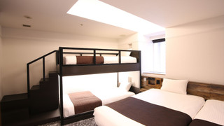 ファミリー プレジャールーム (洗い場つきバスルーム、トイレ個室、ダブルシンク、二段ベッド有)